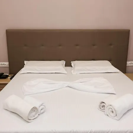 Triada ホテル 4*
